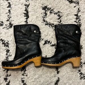Closet cleaning/Make an offer! Uggs Women's Black Leather Boots